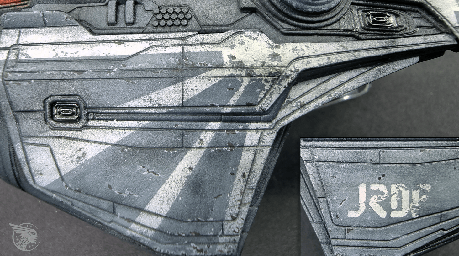 I used a fine brush to paint the smaller markings like the dents, chipping and scratching and also to pick out small details like cables and thrusters.