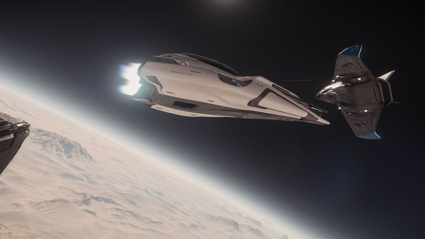Pirates attacking an Origin 890 Jump over Daymar