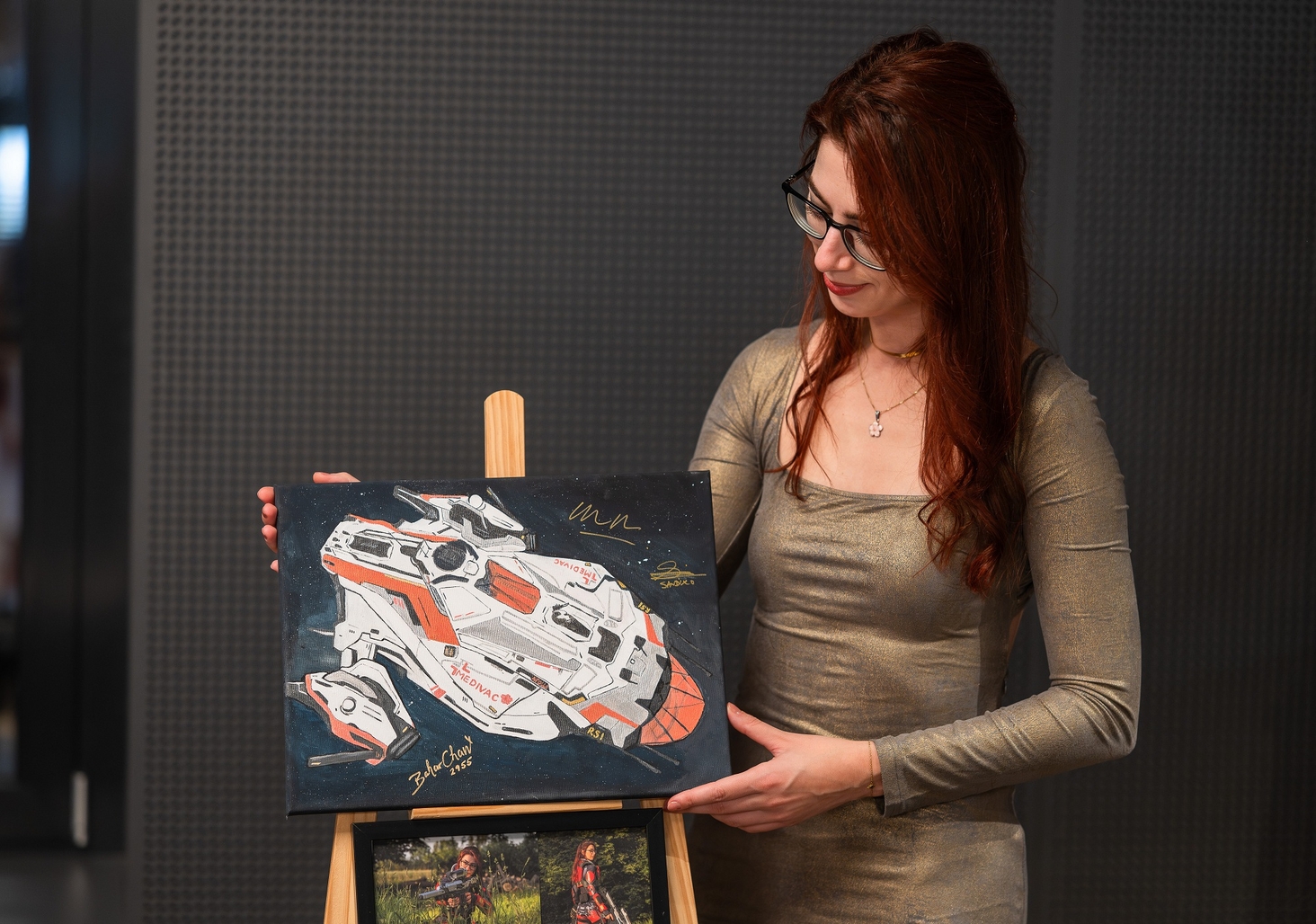 I exhibited it at the CitizenCon Watch Party in Switzerland and got signatures from Chris Roberts and Sandi Roberts. Very happy about it.